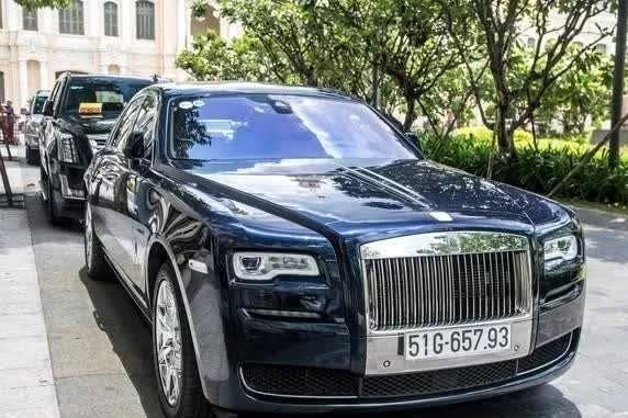 Lãi vay mua ôtô tăng vọt, ngân hàng thanh lý từ xe cũ đến Rolls-Royce