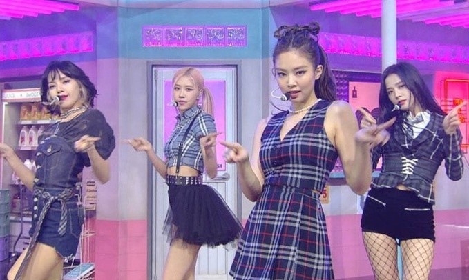 BlackPink trinh dien bang tieng Nhat hinh anh