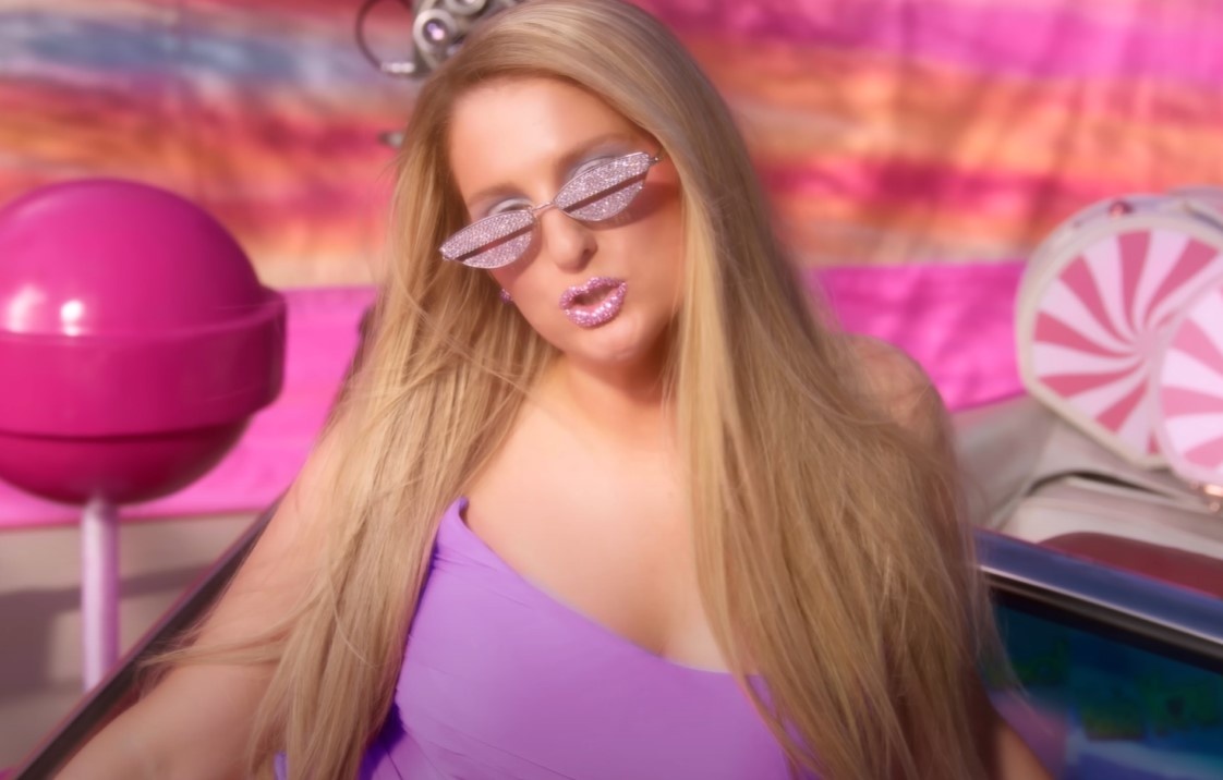 Dang sau thong diep khong mang Gucci, Louis Vuitton van cuon hut hinh anh