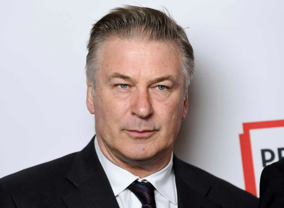 Alec Baldwin bi buoc toi ngo sat hinh anh