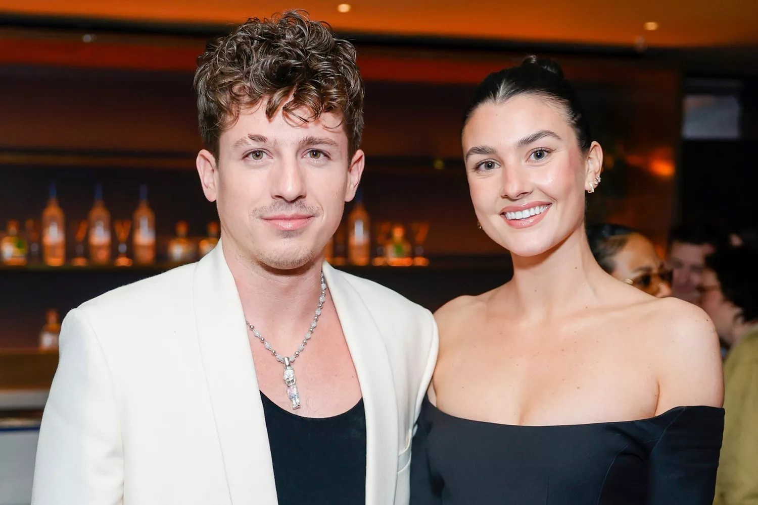 Charlie Puth lan dau xuat hien cung ban gai Brooke Sansone hinh anh