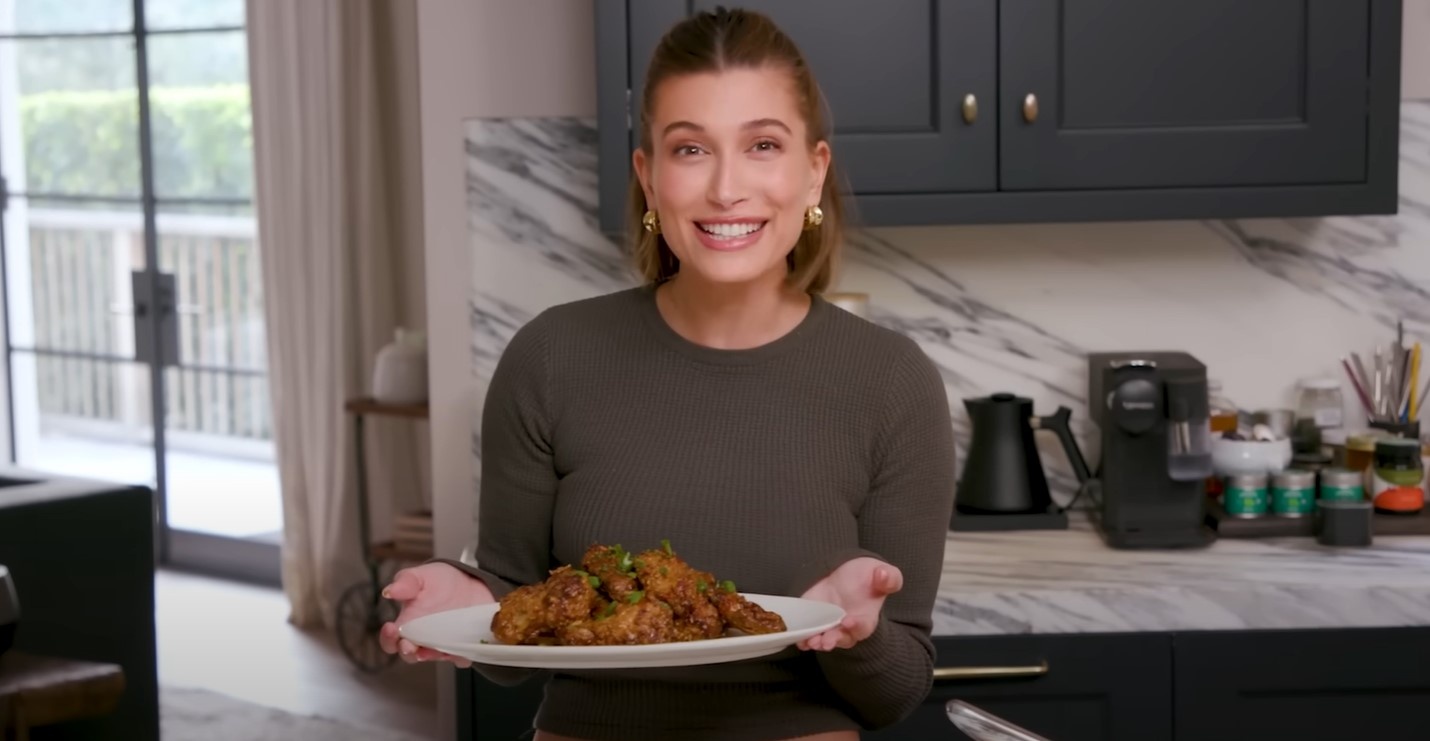 Hailey Biebers,  Selena Gomez,  drama anh 1