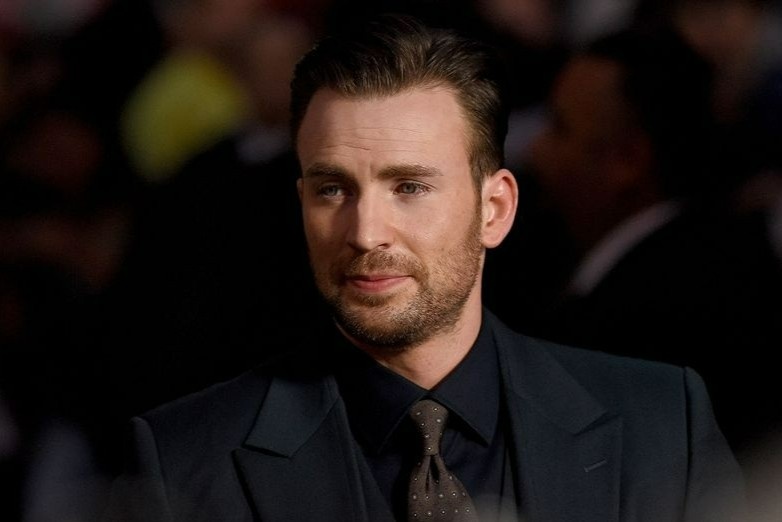 Chris Evans roi bo mang xa hoi hinh anh