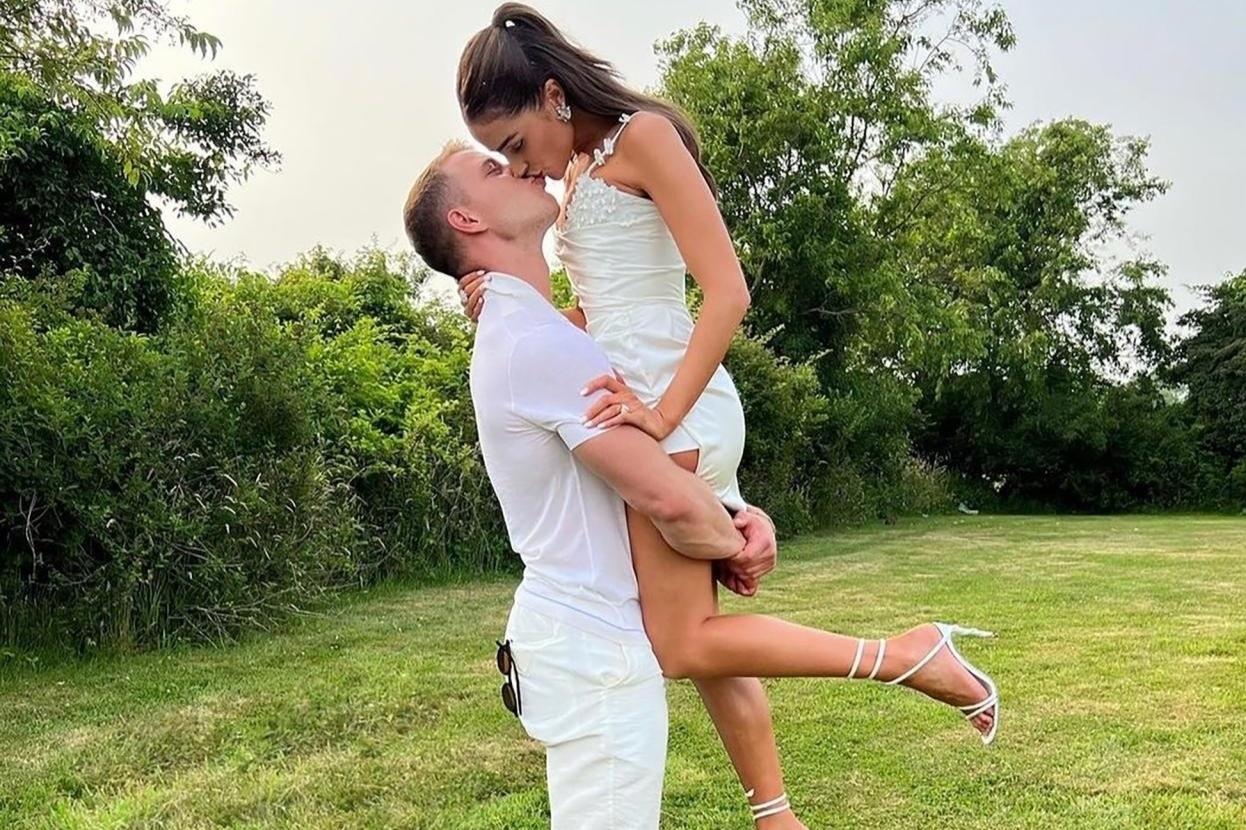 Hoa hau Olivia Culpo gap su co trong tiec dinh hon hinh anh