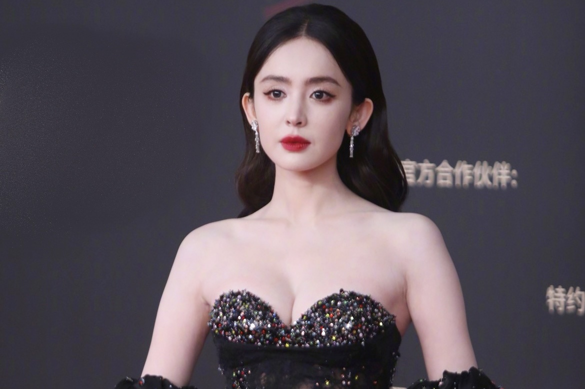 Co Luc Na Trat bi che khi co mac goi cam hinh anh