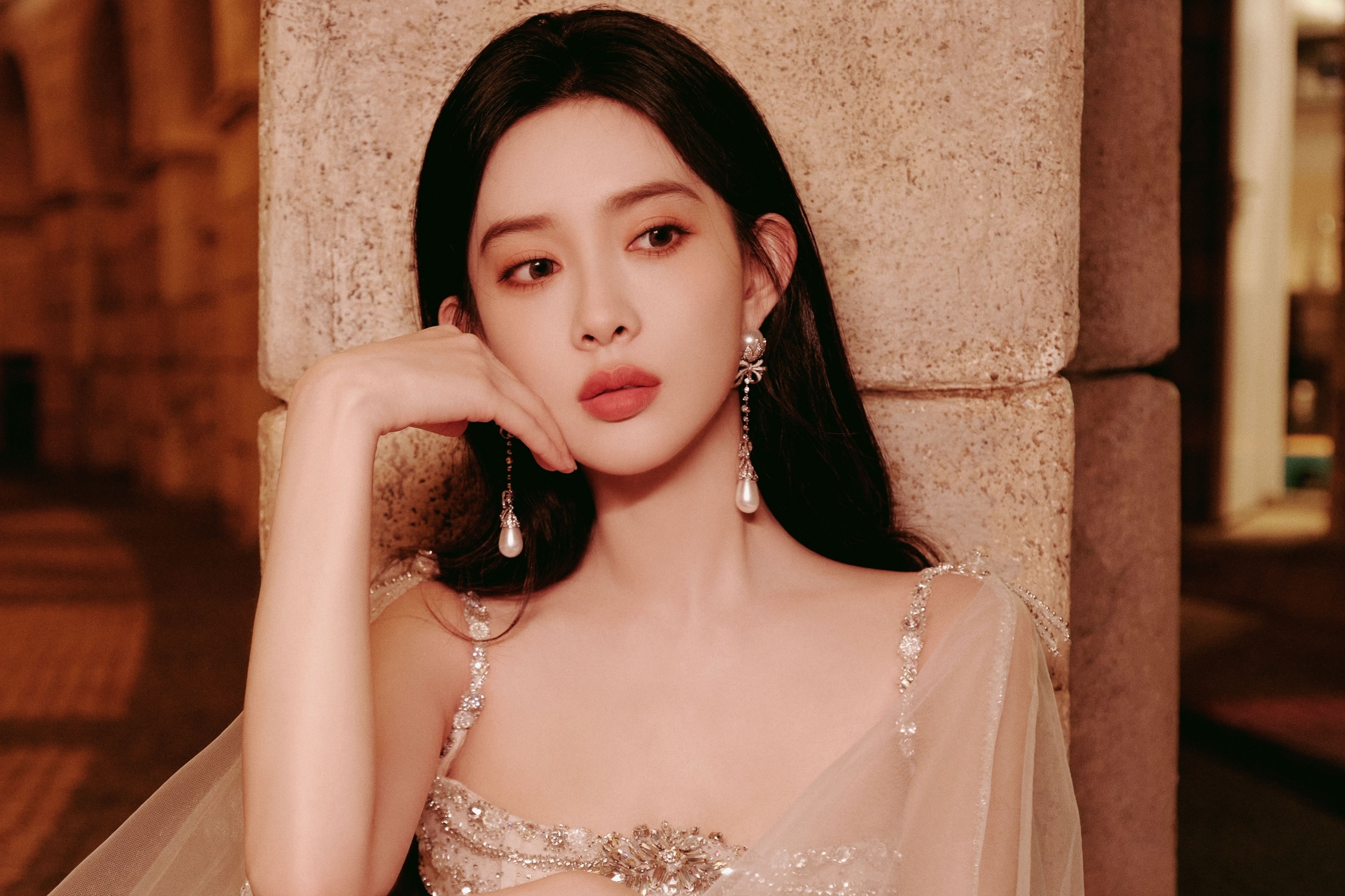 Manh Tu Nghia hat chenh pho, pha nat man trinh dien hinh anh