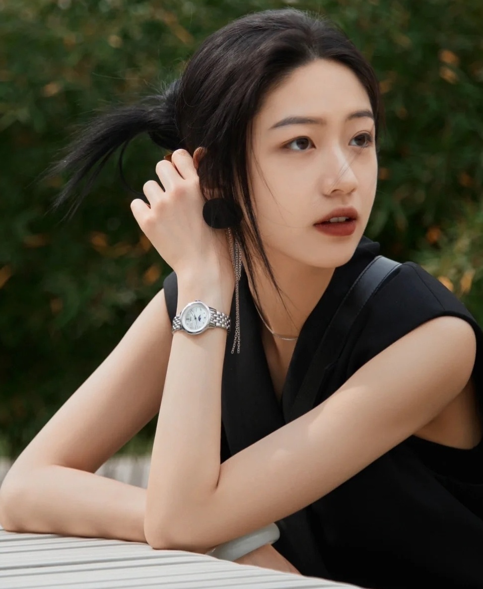 Vuong Anh Lo,  Huong Ham Chi,  Ho Lien Hinh,  Duong Mich,  Dang Vi,  La Van Hi,  sao Hoa ngu anh 17