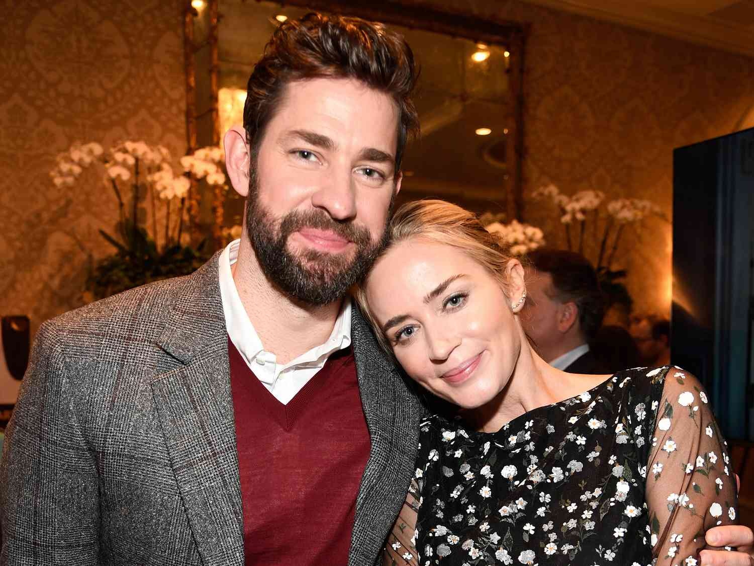 john_krasinski_emily_blunt_1_a0618686238845ccba77f24e62a45082.jpg