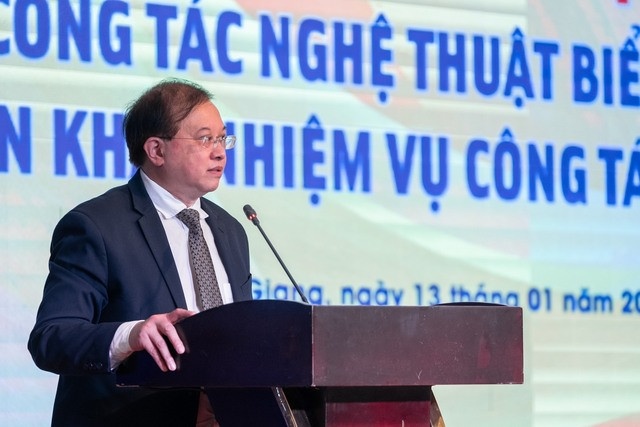 'Lum xum hoa hau, cac cap goi Bo Van hoa va toi la nguoi chiu tran' hinh anh