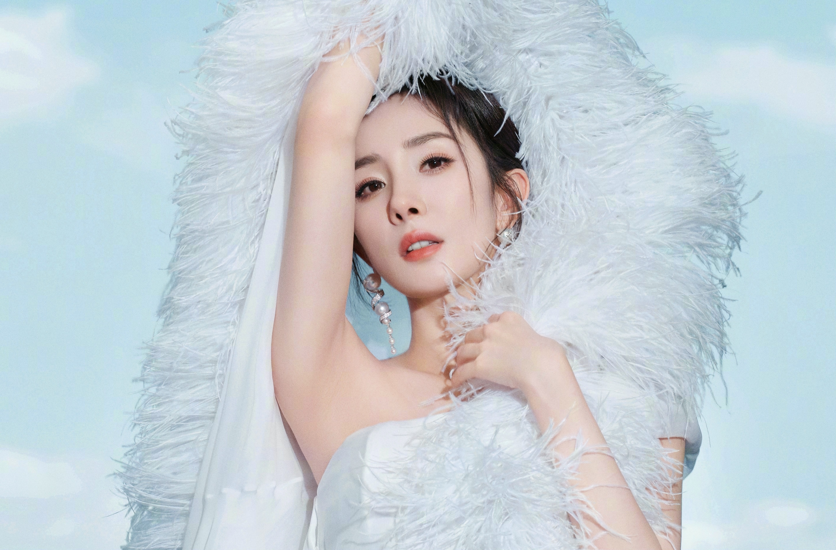 Trieu Le Dinh,  Duong Mich,  Duong Yen,  Luu Diec Phi,  Luu Thi Thi,  Angelababy,  sao Hoa ngu anh 17