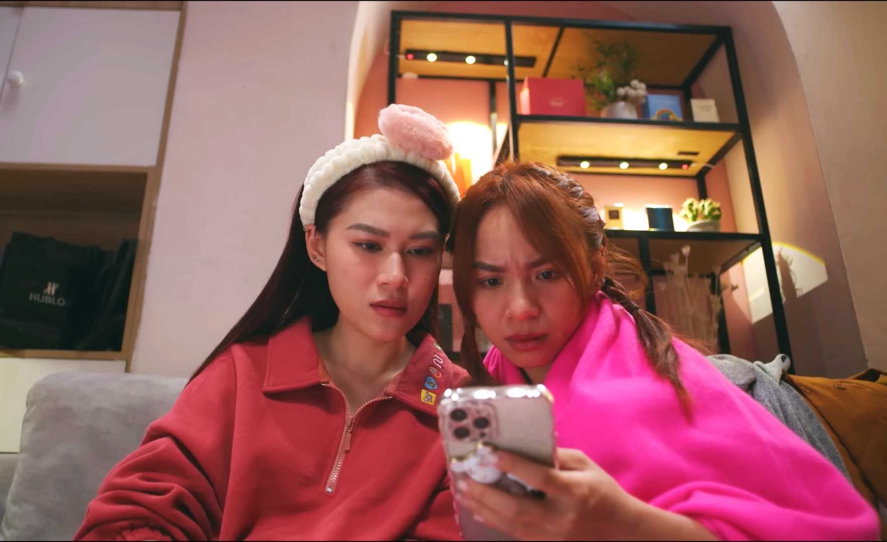 'Mac gi Tet' - Ngoc Thanh Tam len an nan livestream ban hinh anh