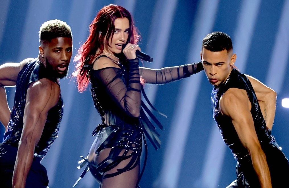 Dua Lipa cuon hut tren san khau Grammy 2024 hinh anh