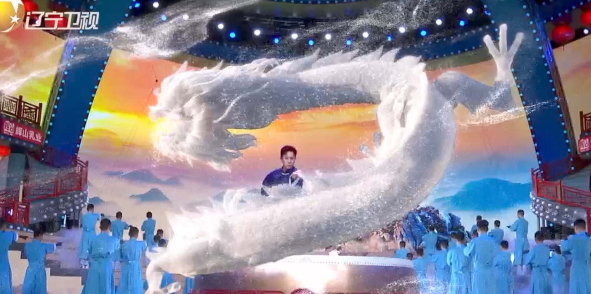 Thich Tieu Long mua vo mung nam moi hinh anh