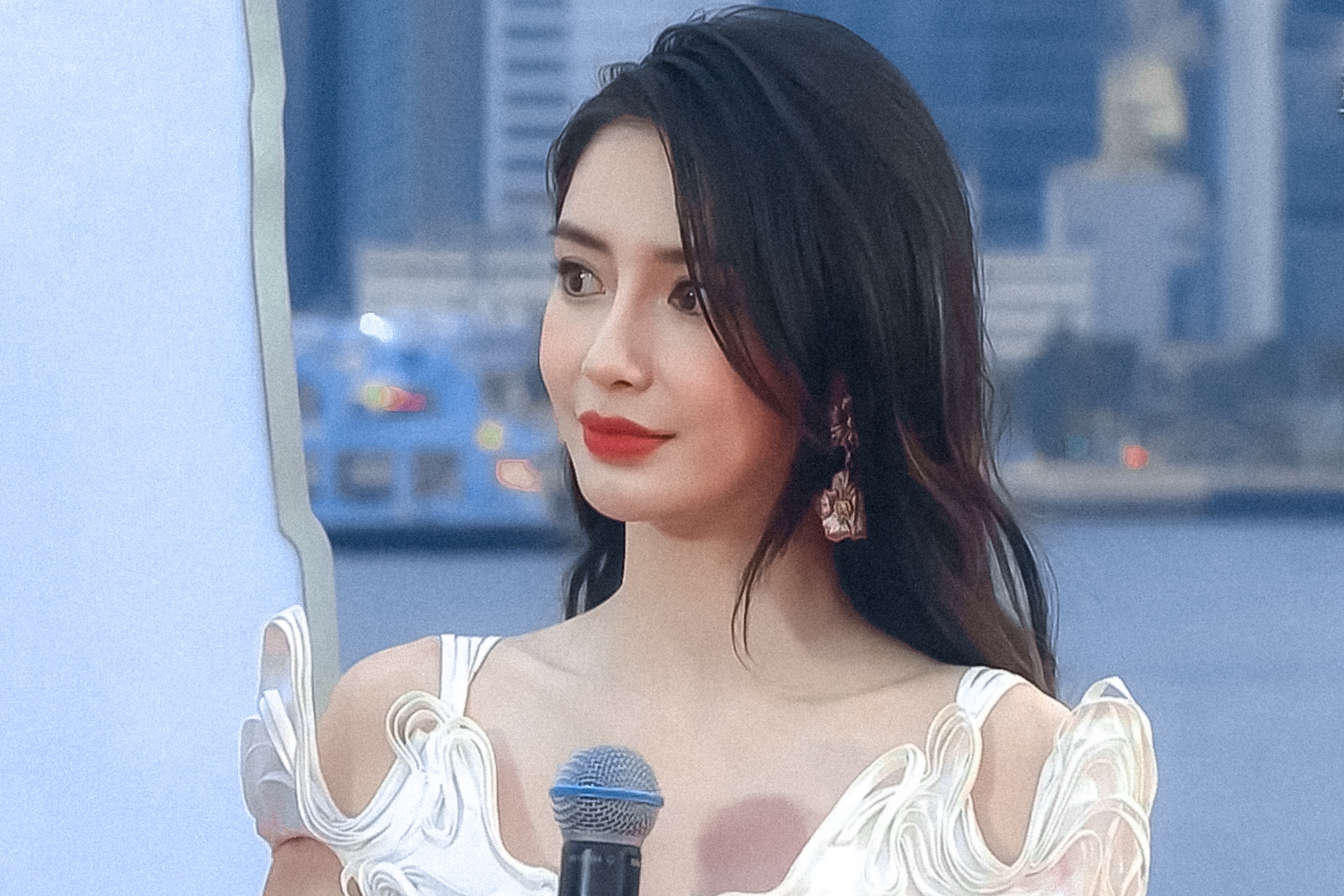 Phan ung cua Angelababy khi bi hoi ve vu cam song hinh anh