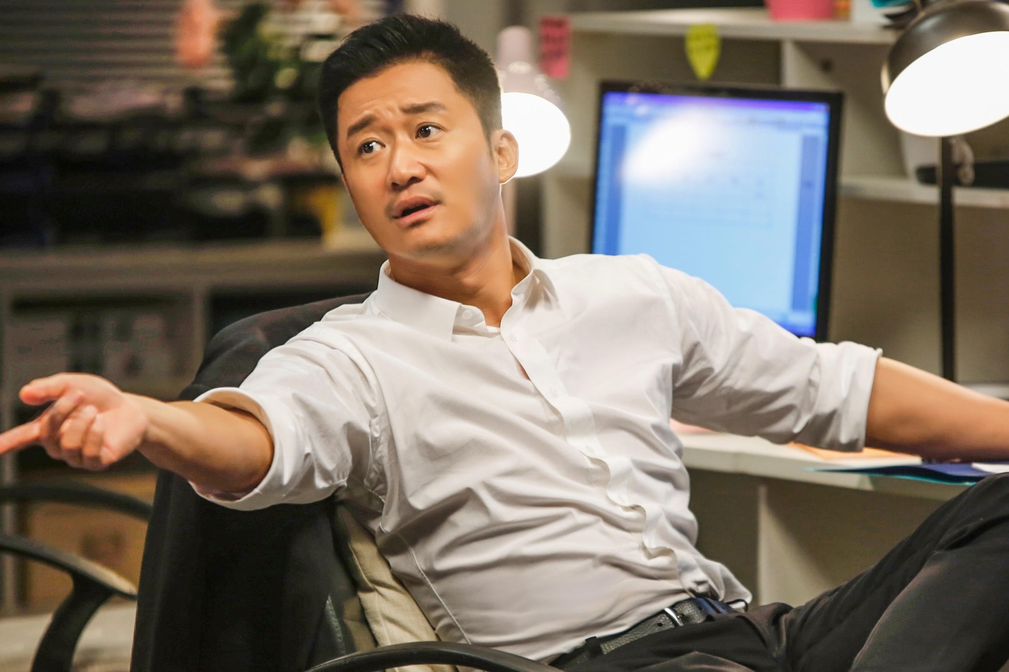 Ngo Kinh mat ngoi vuong hinh anh