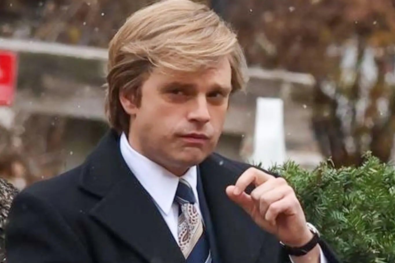 Phim ve Donald Trump gay tranh cai vi canh cuong hiep hinh anh