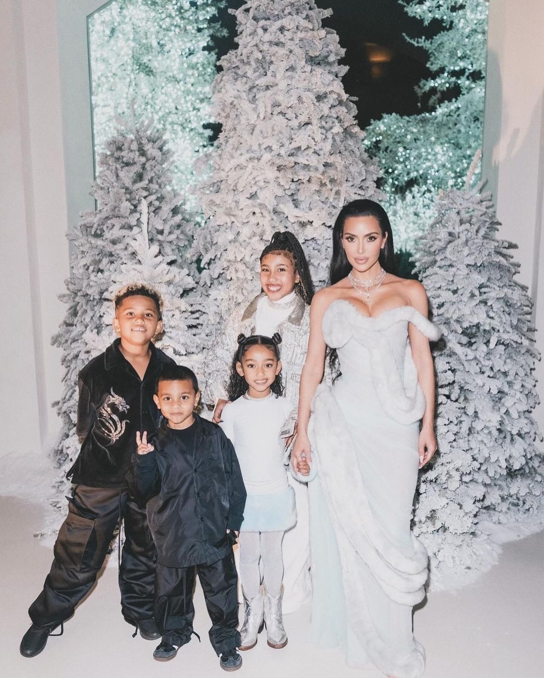 Kim Kardashian,  Kanye West,  hon nhan anh 1