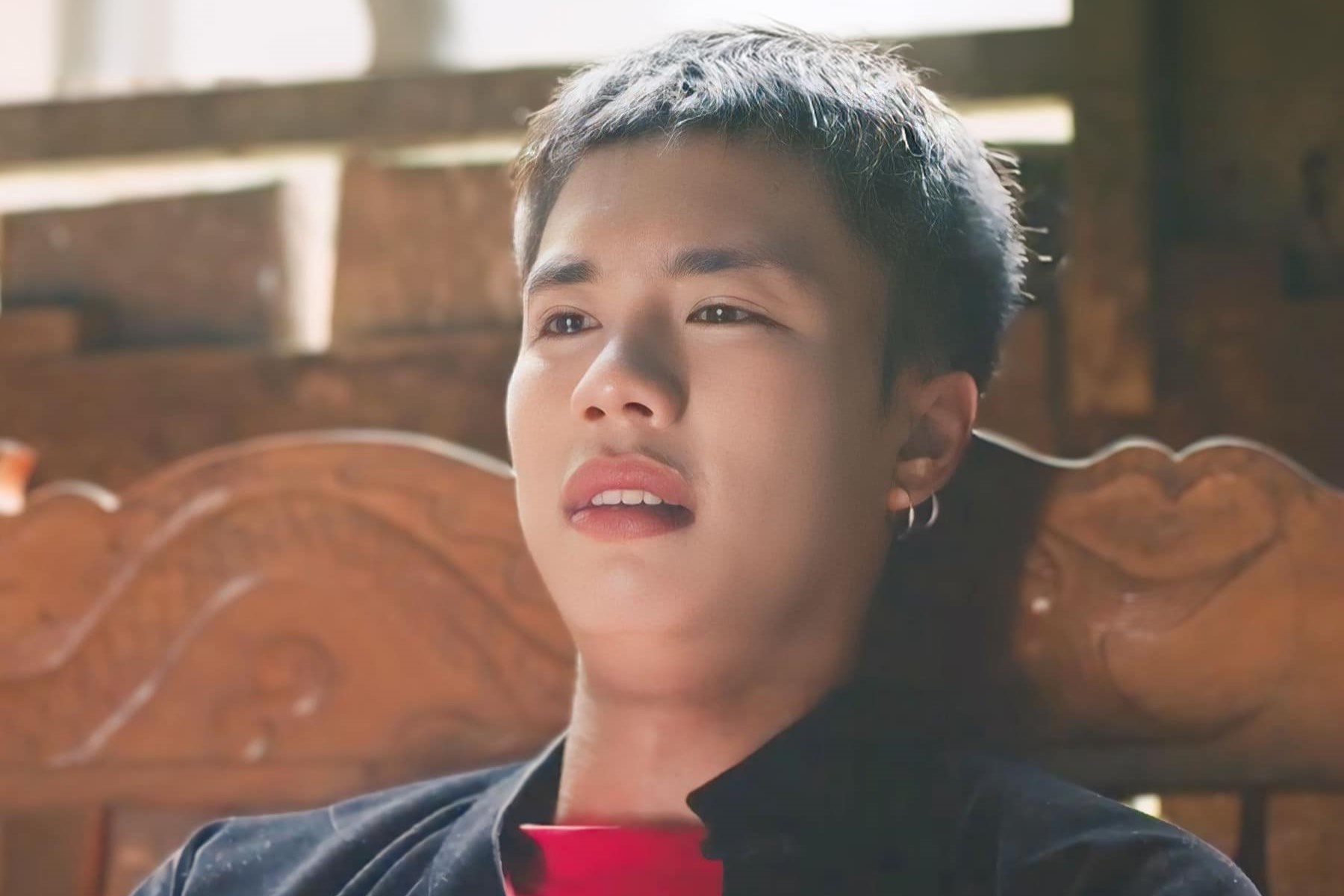 Long Vu len tieng xin loi hinh anh