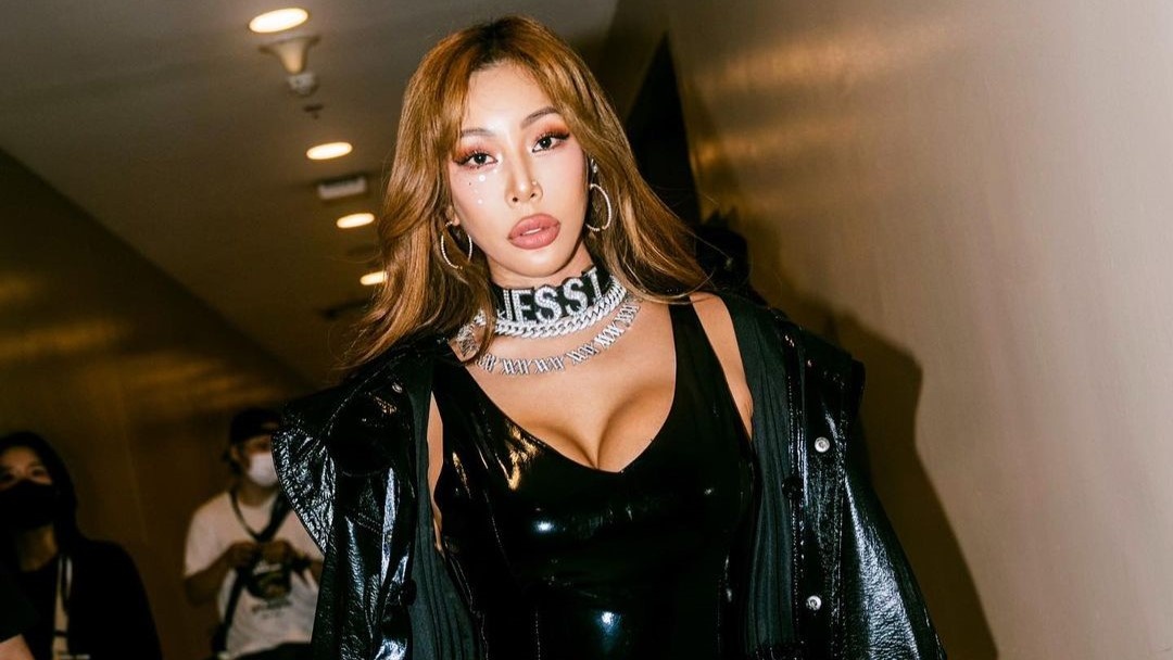 Jessi xin loi hinh anh