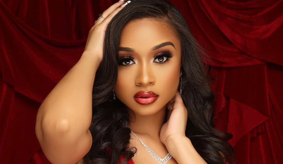 Nu ca si My bi ban tren san khau hinh anh