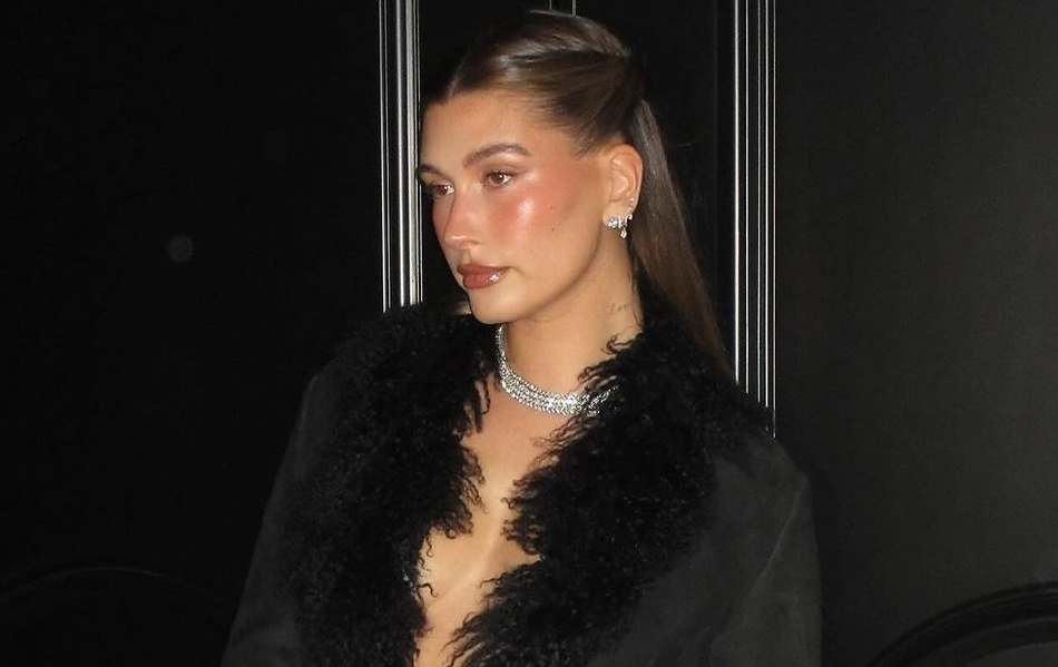 Voc dang Hailey Bieber sau khi sinh con hinh anh