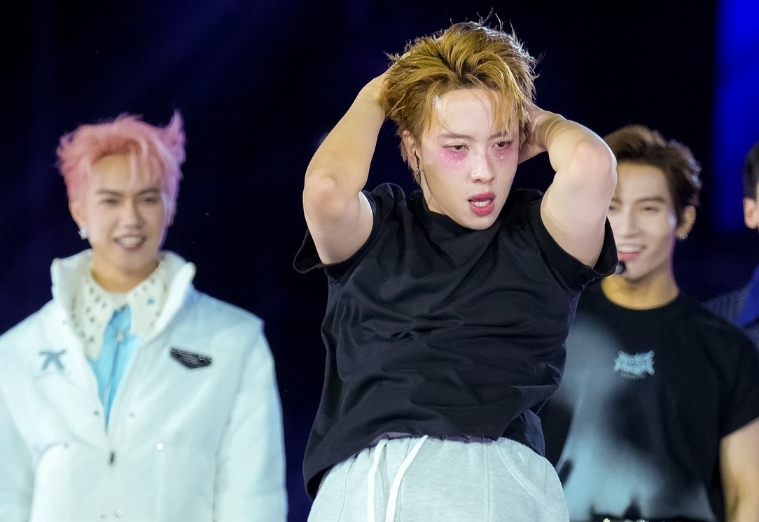 NSX Anh trai 'say hi' xin loi sau hang loat on ao hinh anh