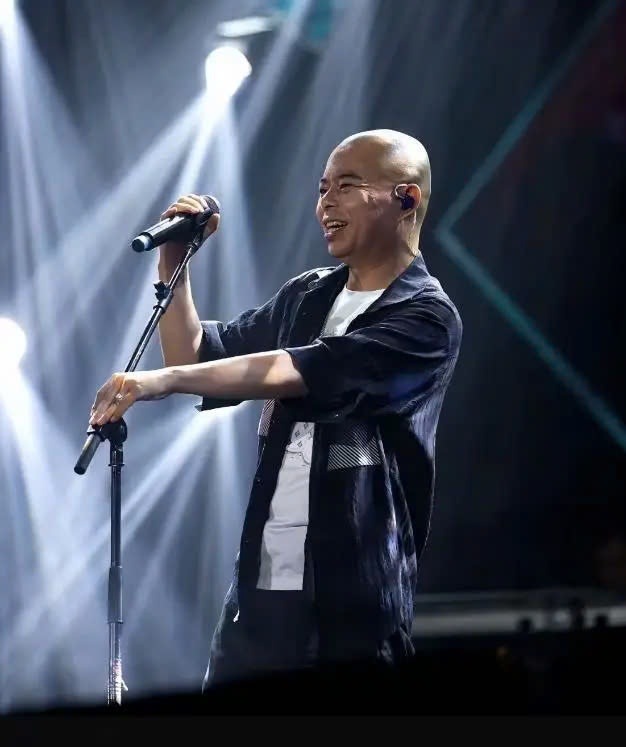 ca si,  sao hoa ngu,  qua doi anh 1