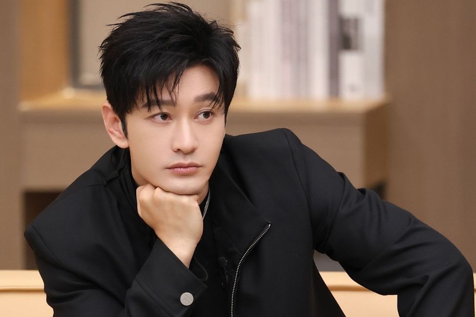 Huynh Hieu Minh xuat hien ben Diep Kha hinh anh