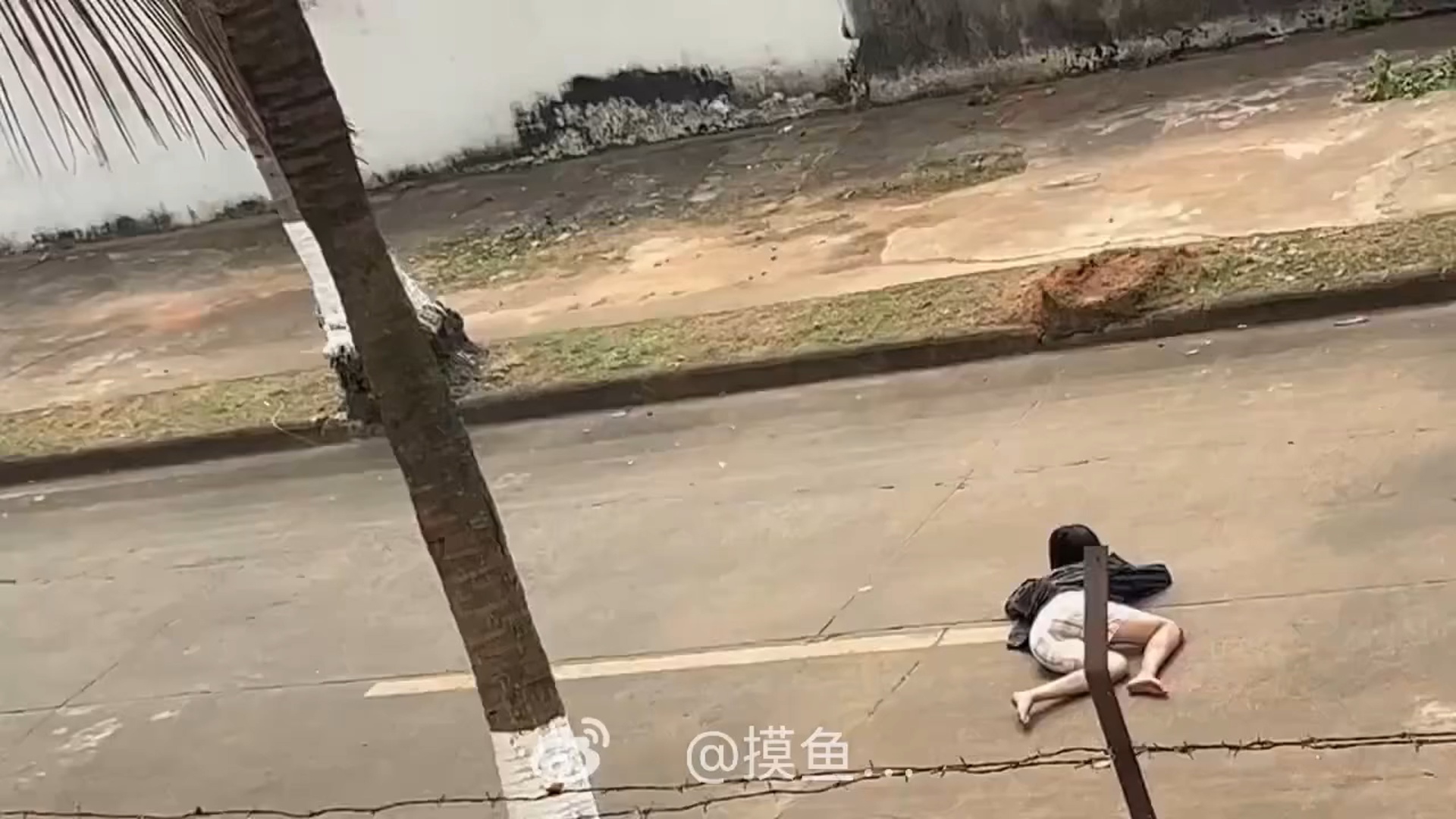 Khoanh khac gay soc tren phim truong 'Tay trang' hinh anh