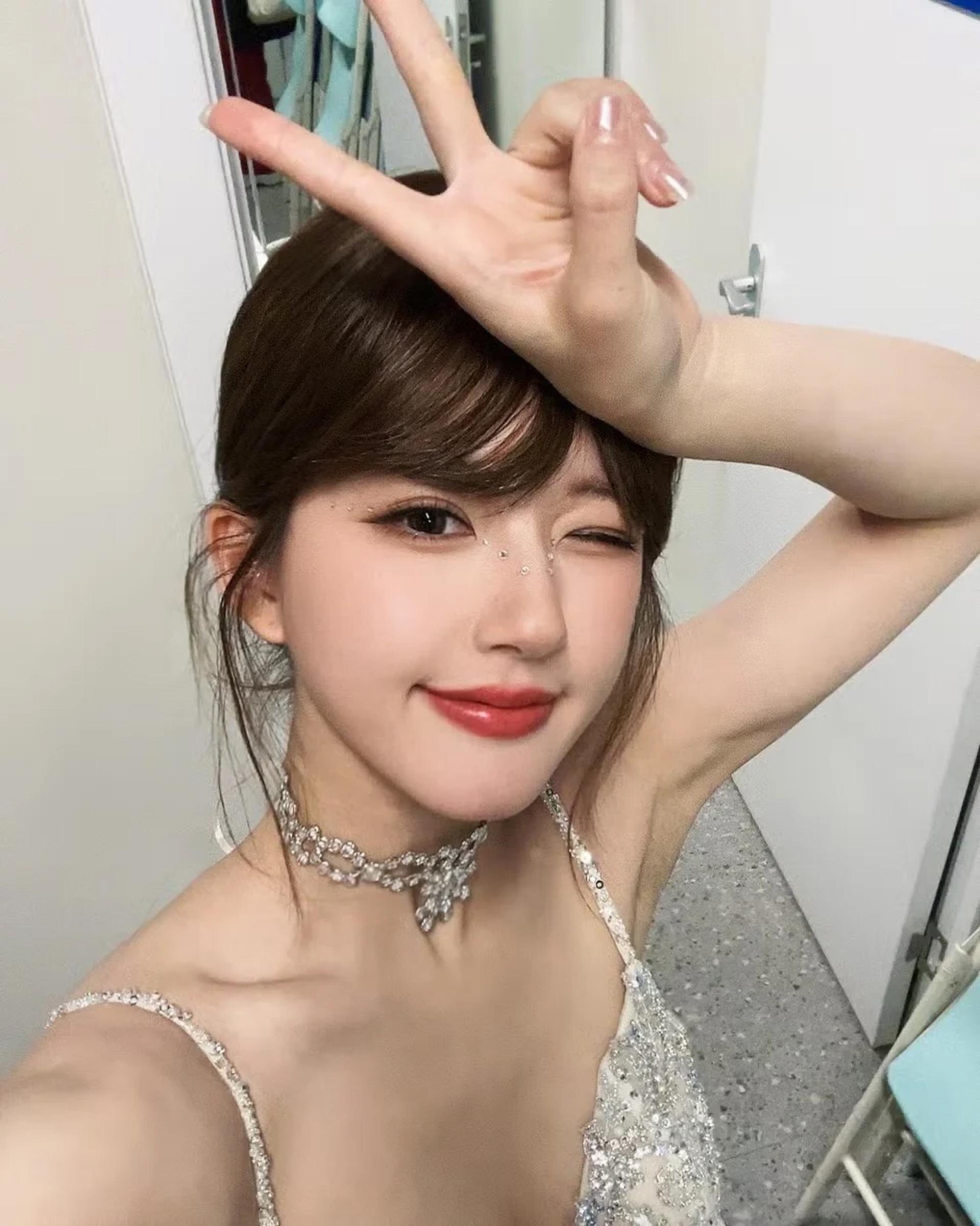 Trieu Lo Tu,  Nguoi tinh,  sao hoa ngu anh 1