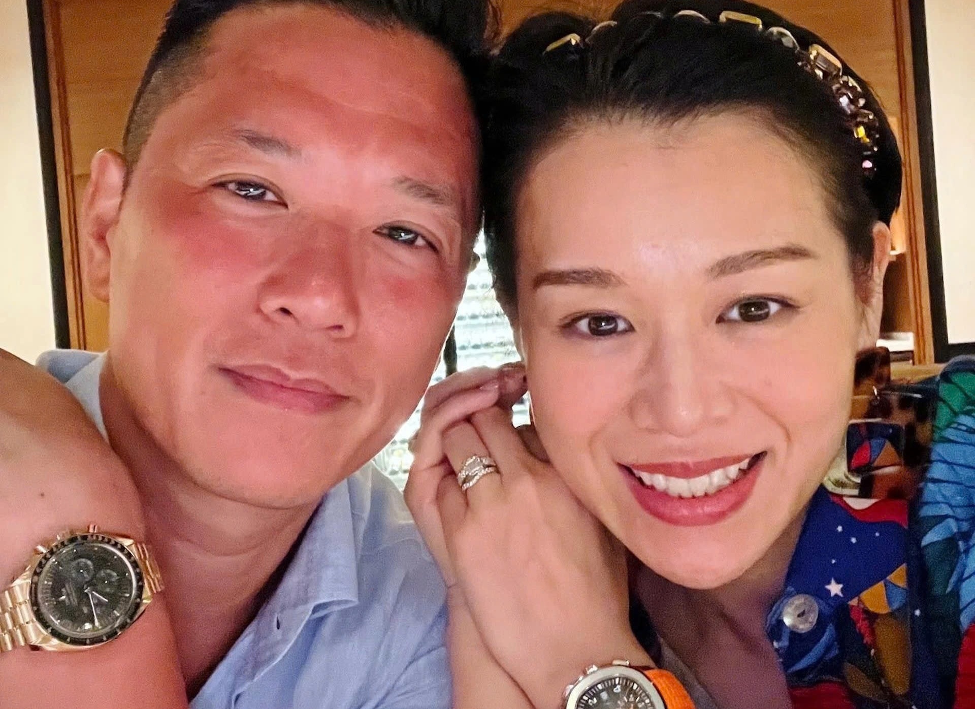 Chong Ho Hanh Nhi om ap nhieu co gai trong bar hinh anh