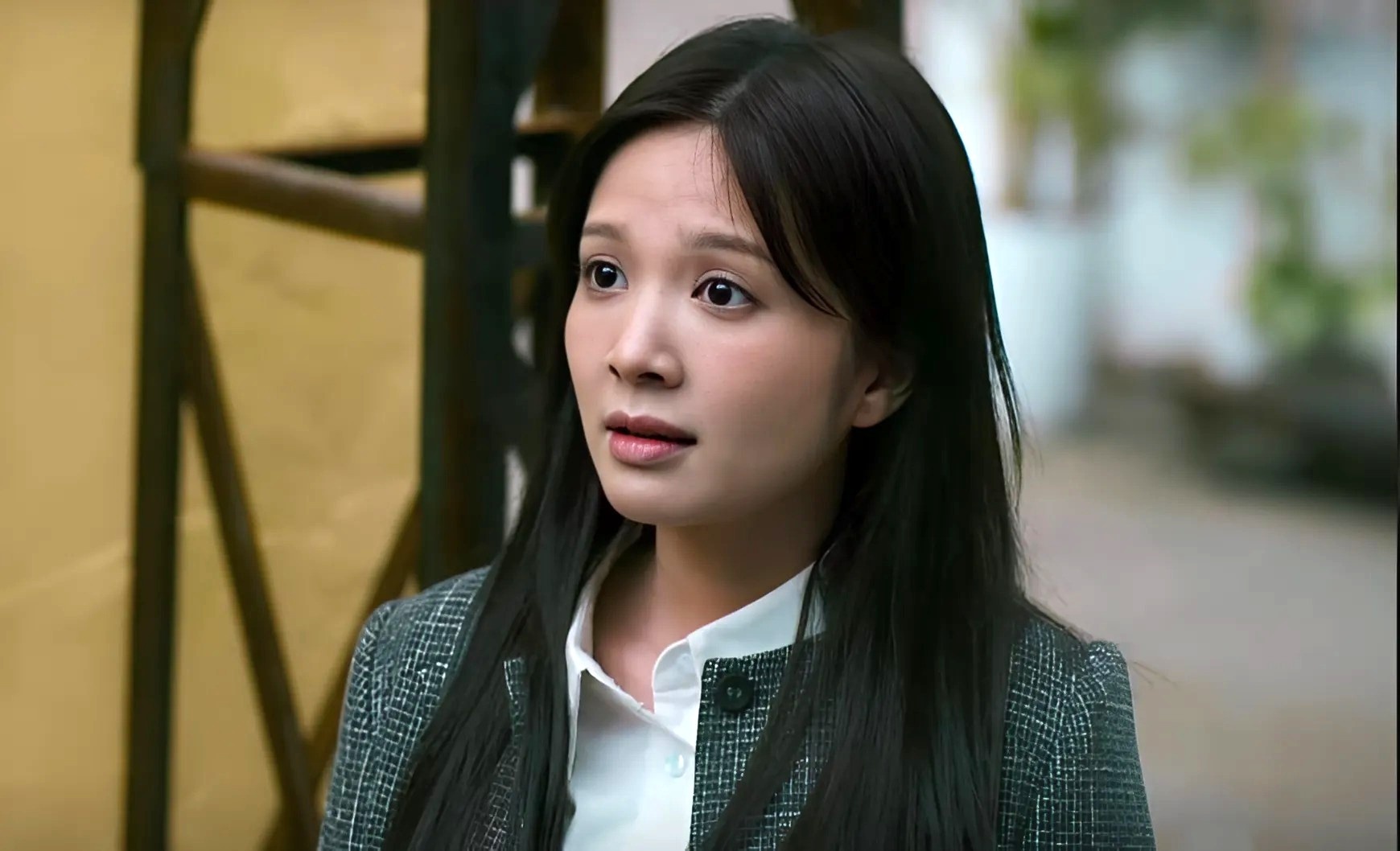 Vai dien gay tranh cai cua Ngoc Huyen hinh anh