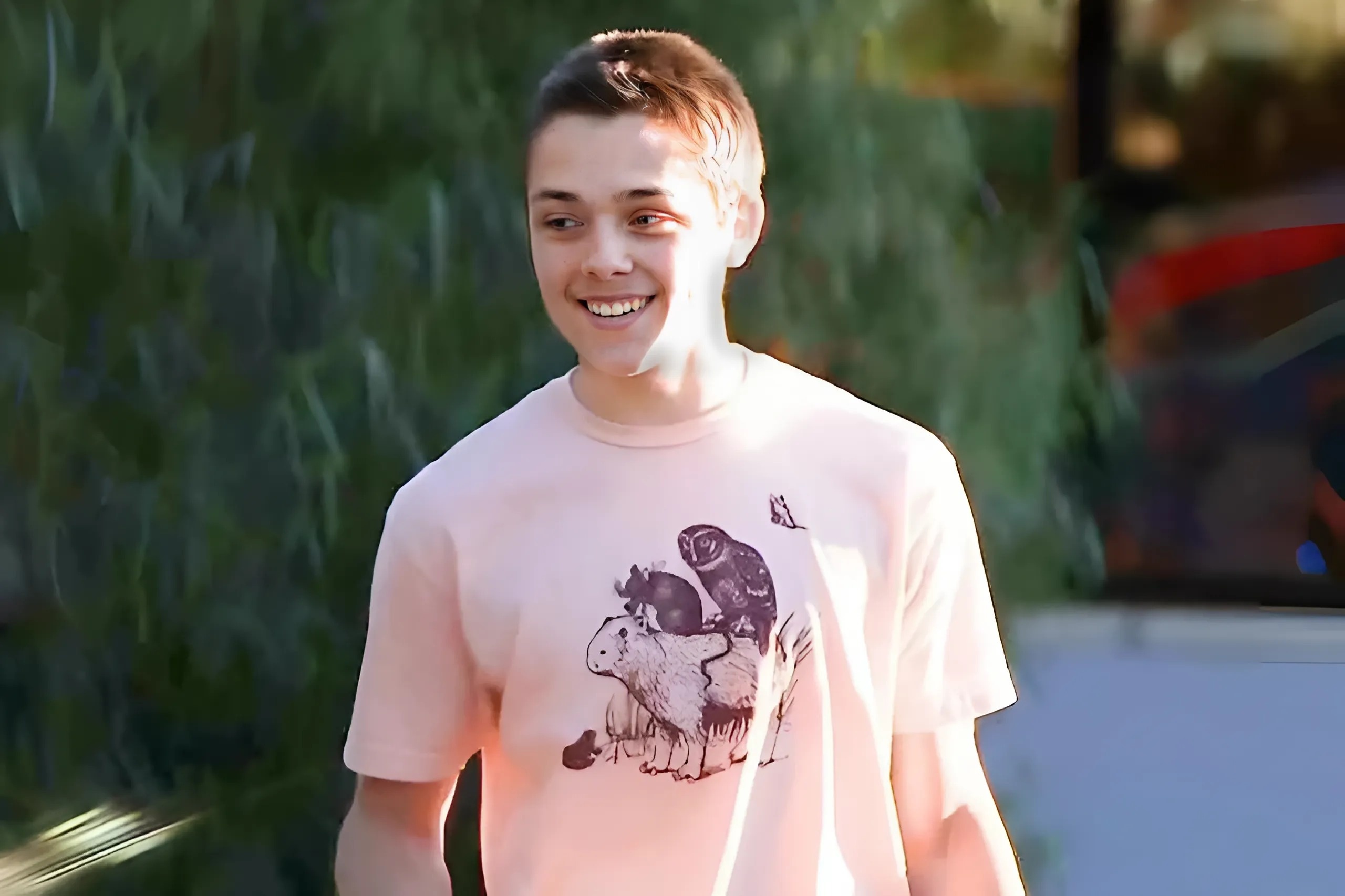 Ngoai hinh con trai Angelina Jolie gay chu y hinh anh