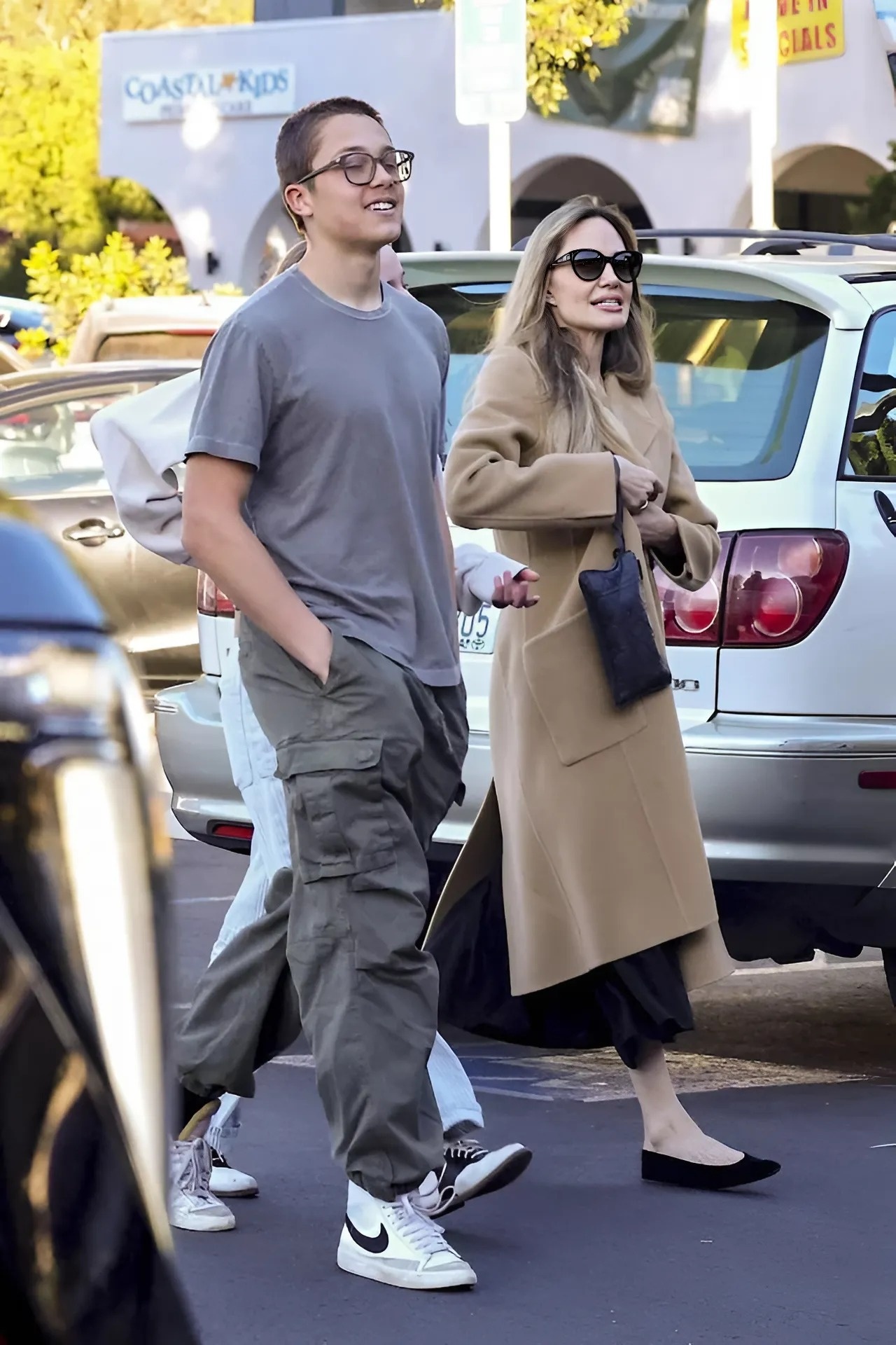 Angelina Jolie và Brad Pitt
