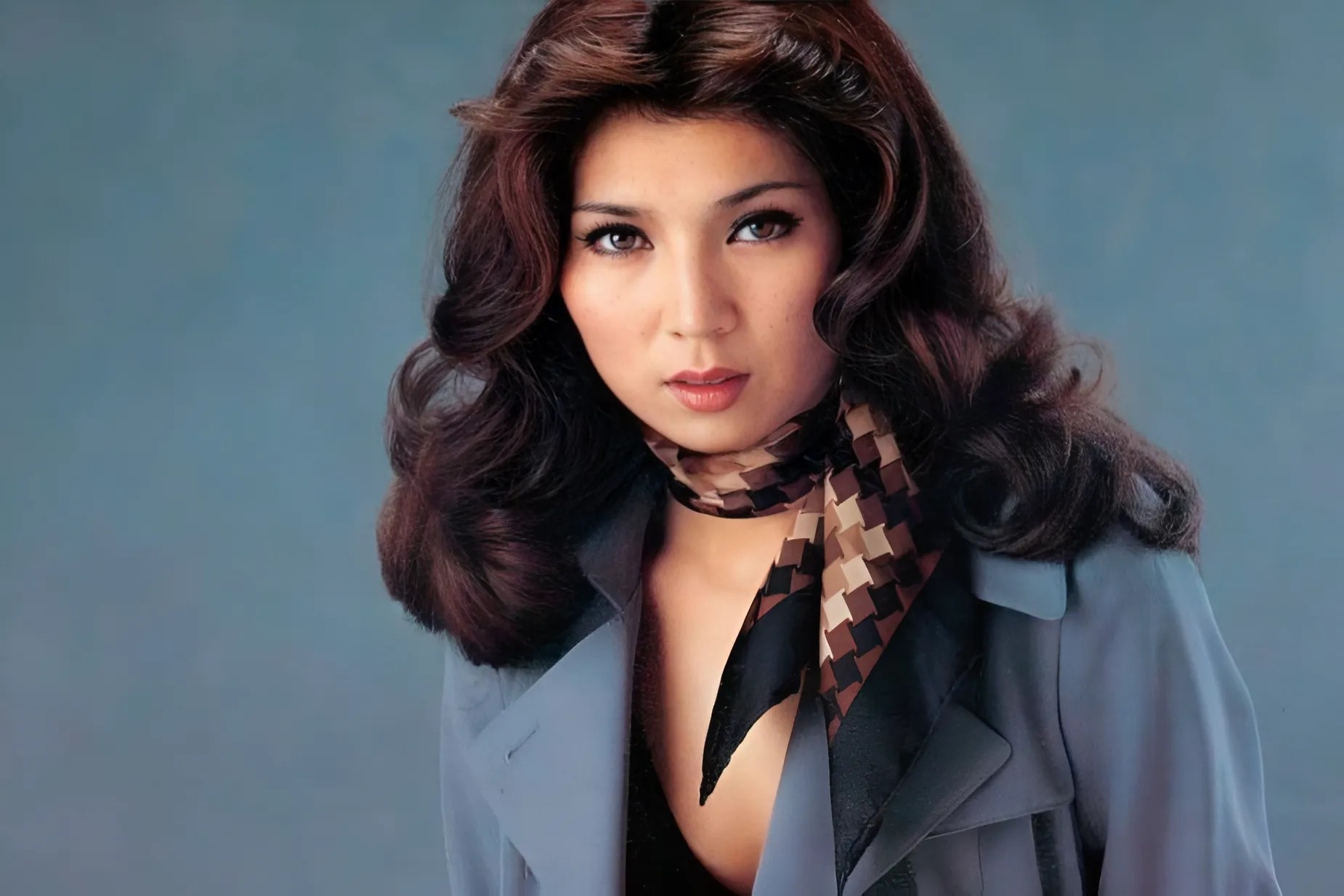 Nu ca si bi rao ban anh khoa than gay phan no hinh anh