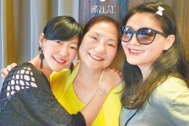 Tu Hy Vien,  Hoang Xuan Mai,  cbiz anh 1
