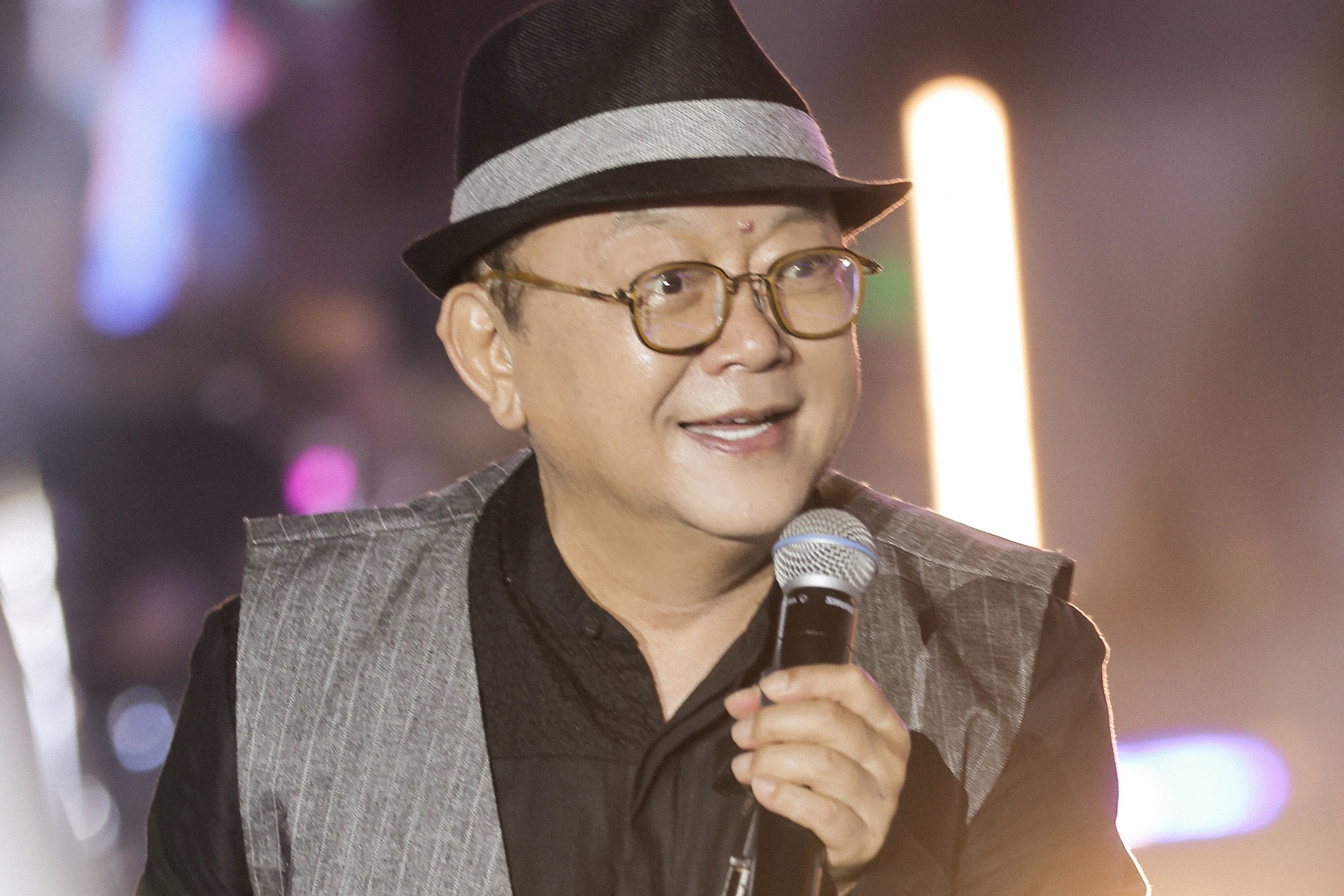 Cuoc song hien tai cua 'Hoa Than' Vuong Cuong hinh anh