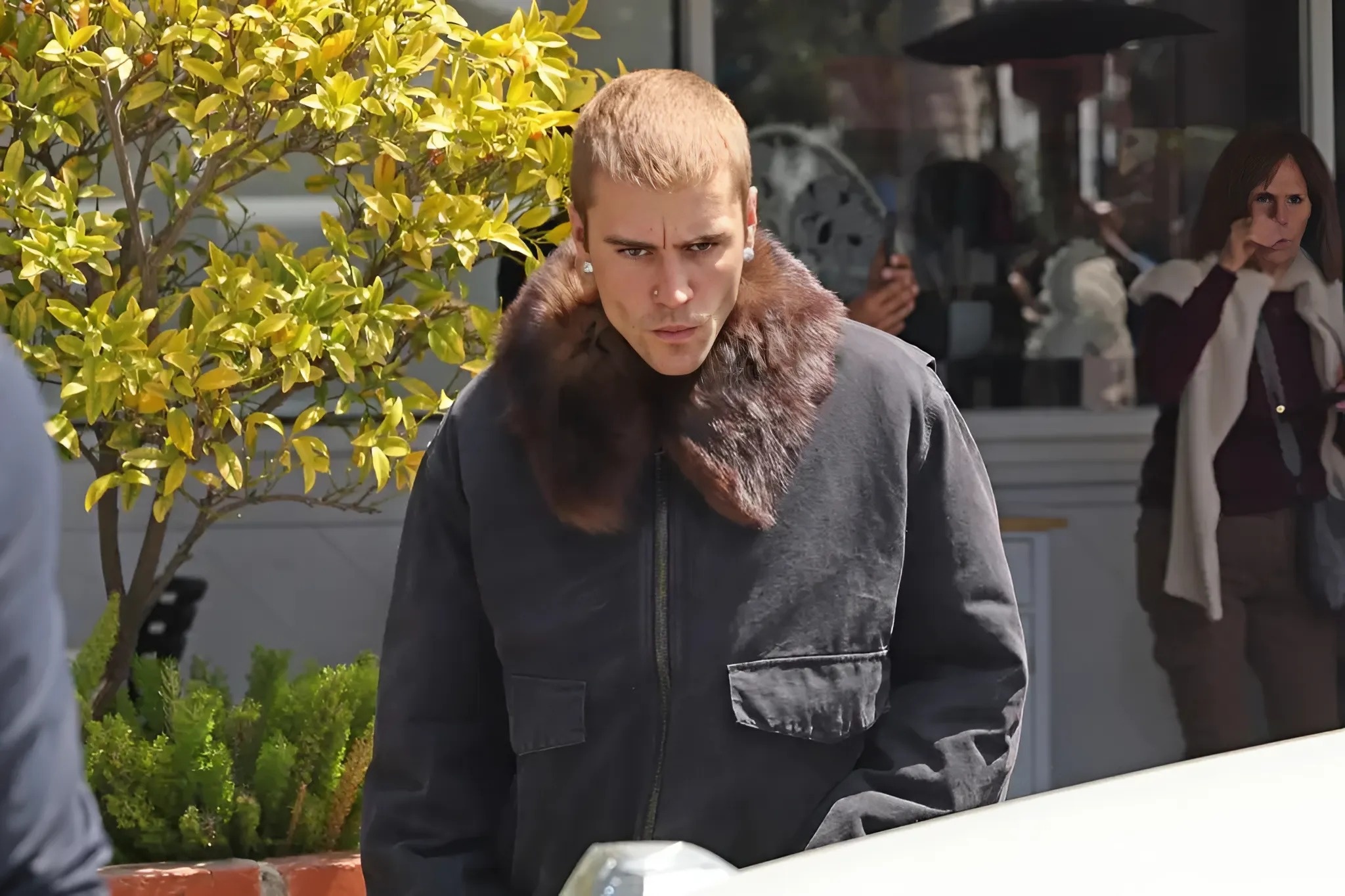 Justin Bieber tieu tien khong kiem soat? hinh anh