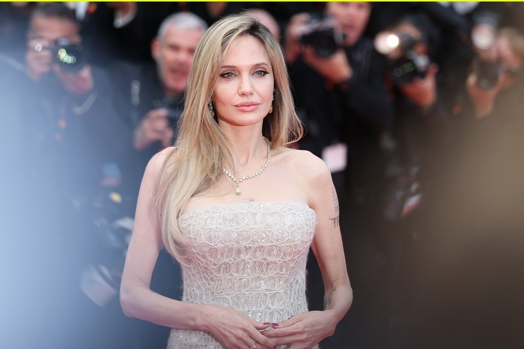 Angelina Jolie thu hut o tuoi 50 hinh anh