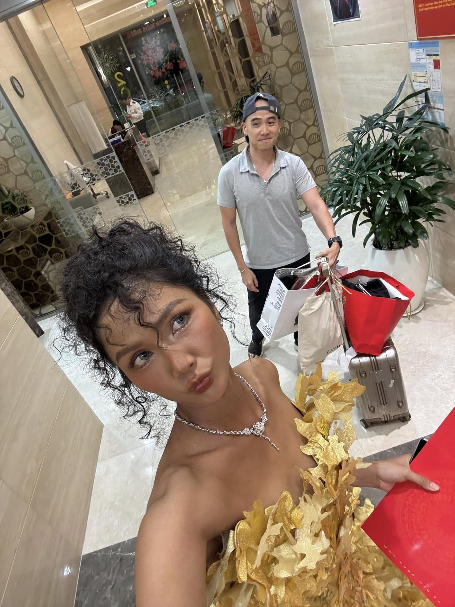 H'Hen Nie, chong H'Hen Nie, hoa hau H'Hen Nie anh 7