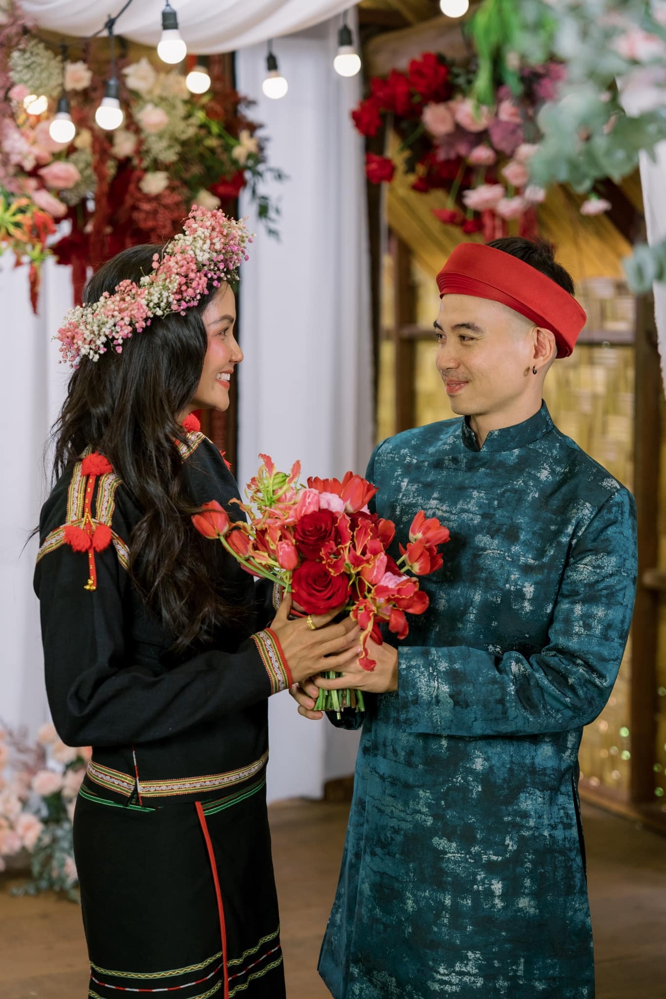 H'Hen Nie, chong H'Hen Nie, hoa hau H'Hen Nie anh 9