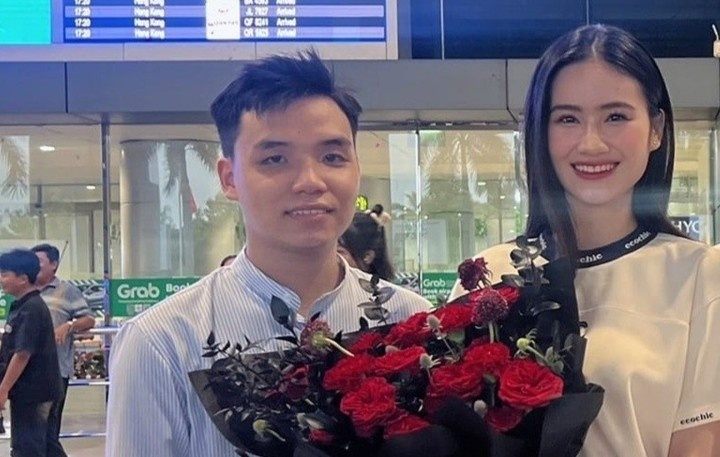 Y Nhi: 'Toi va ban trai van binh thuong' hinh anh