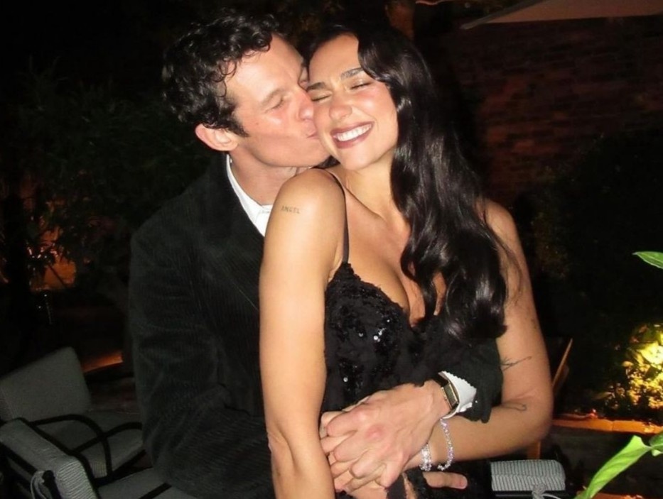 Dua Lipa dinh hon hinh anh