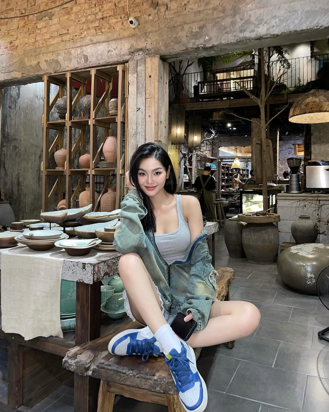 Em_cung_dang_tu_sua_chua_ban_thanVIChinh_em_cung_la_van_de._.jpg