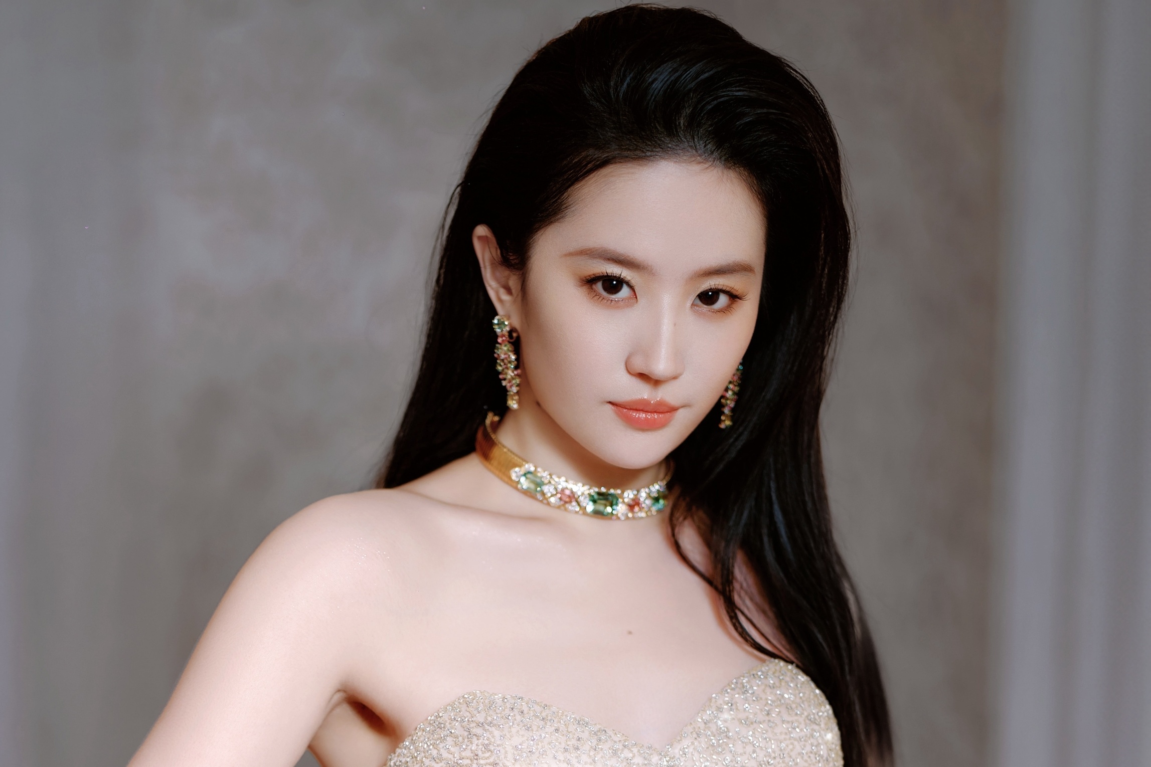 Luu Diec Phi bi chi trich hinh anh