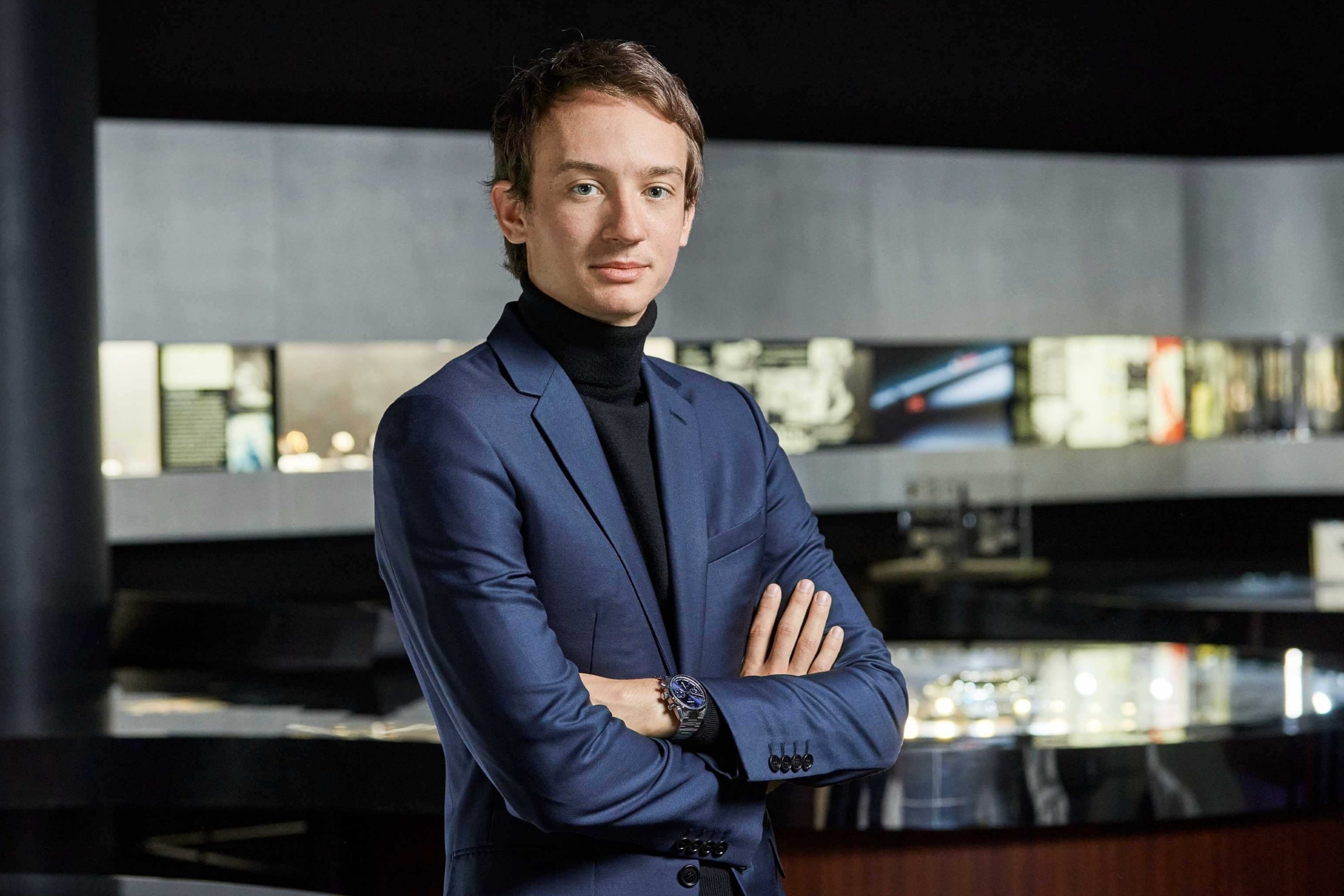 Thuong hieu cua ban trai Lisa vuong on ao hinh anh