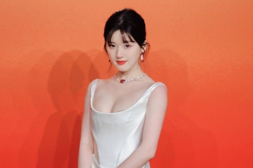 Trieu Lo Tu gay hoang mang hinh anh