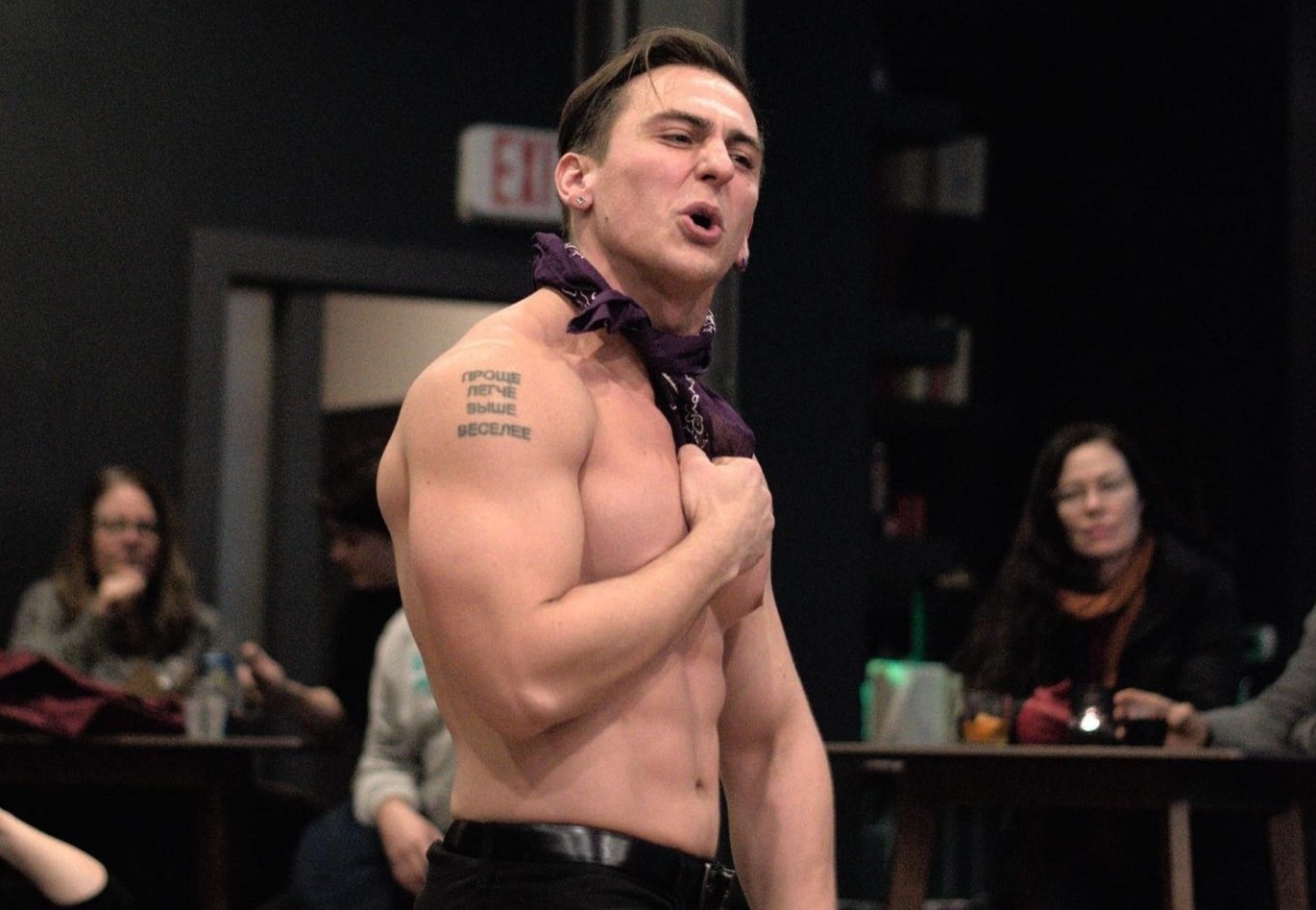 Nam dien vien Adam Turck bi ban chet hinh anh