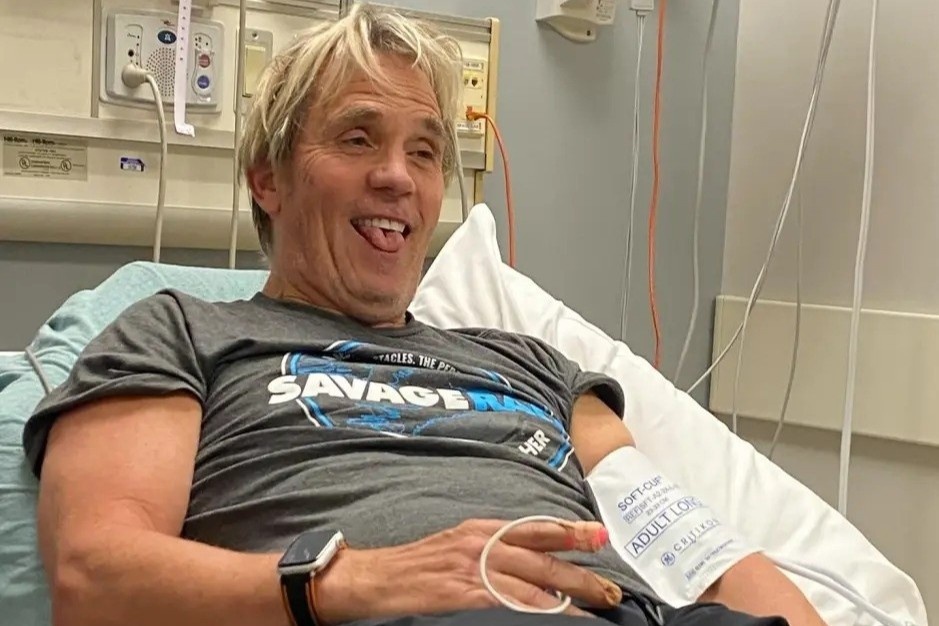 Huyen thoai WWE nhap vien cap cuu hinh anh