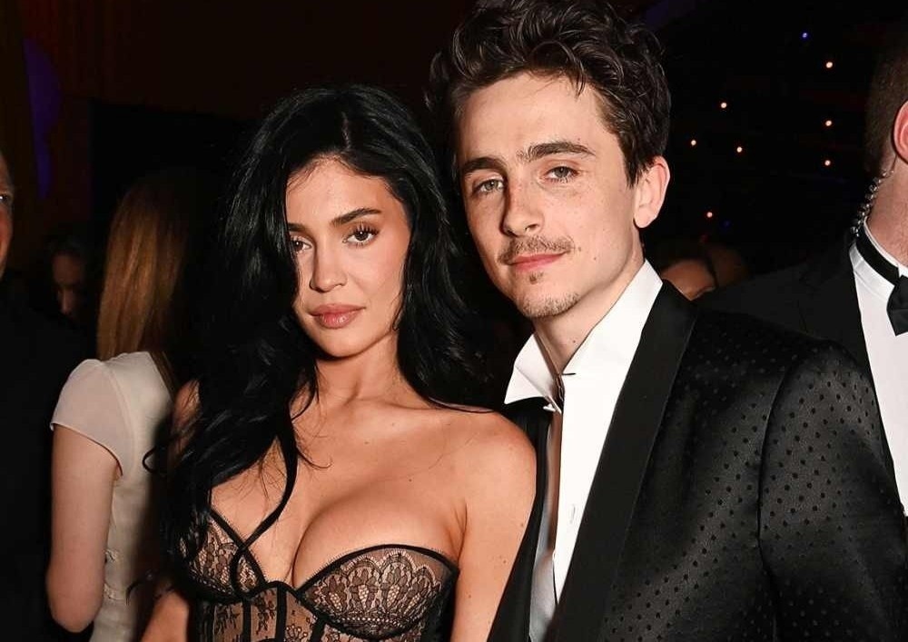 Tinh canh cua Timothee Chalamet va ban gai nong bong hinh anh